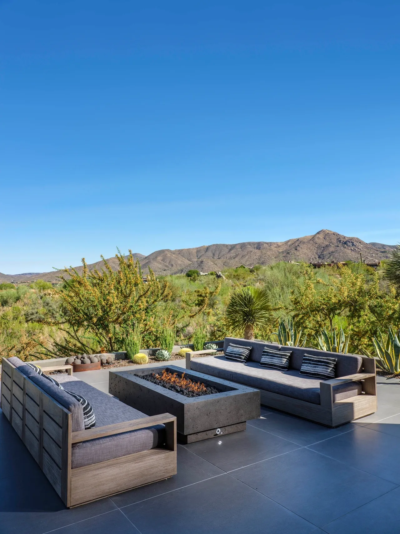 A large outdoor fire pit sitting on top of a patio.