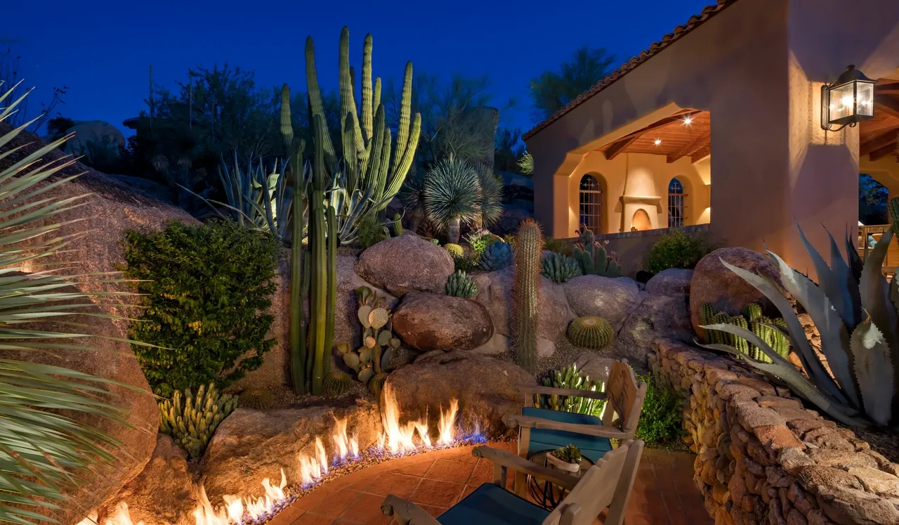 A fire pit in the middle of a garden.